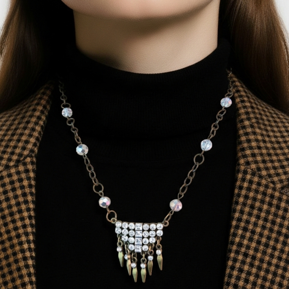 Elegant Crystal and Gold Necklace